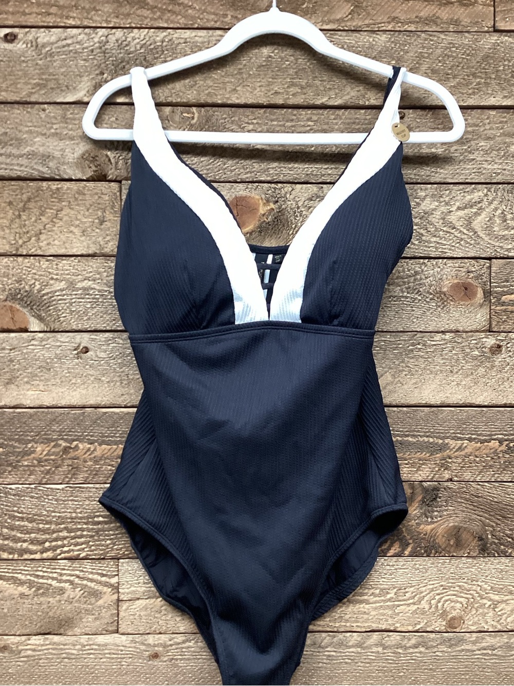 Nip Tuck Swim Black & White Ribbed One Piece Swimsuit Multi Fit Cup Size 12 NWT - Picture 2 of 8